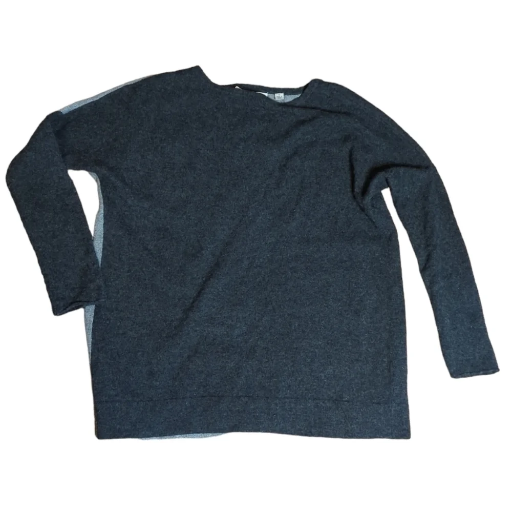 Cashmere Sweater Open fly back soft modern luxury Grey Color lock Minimalist S